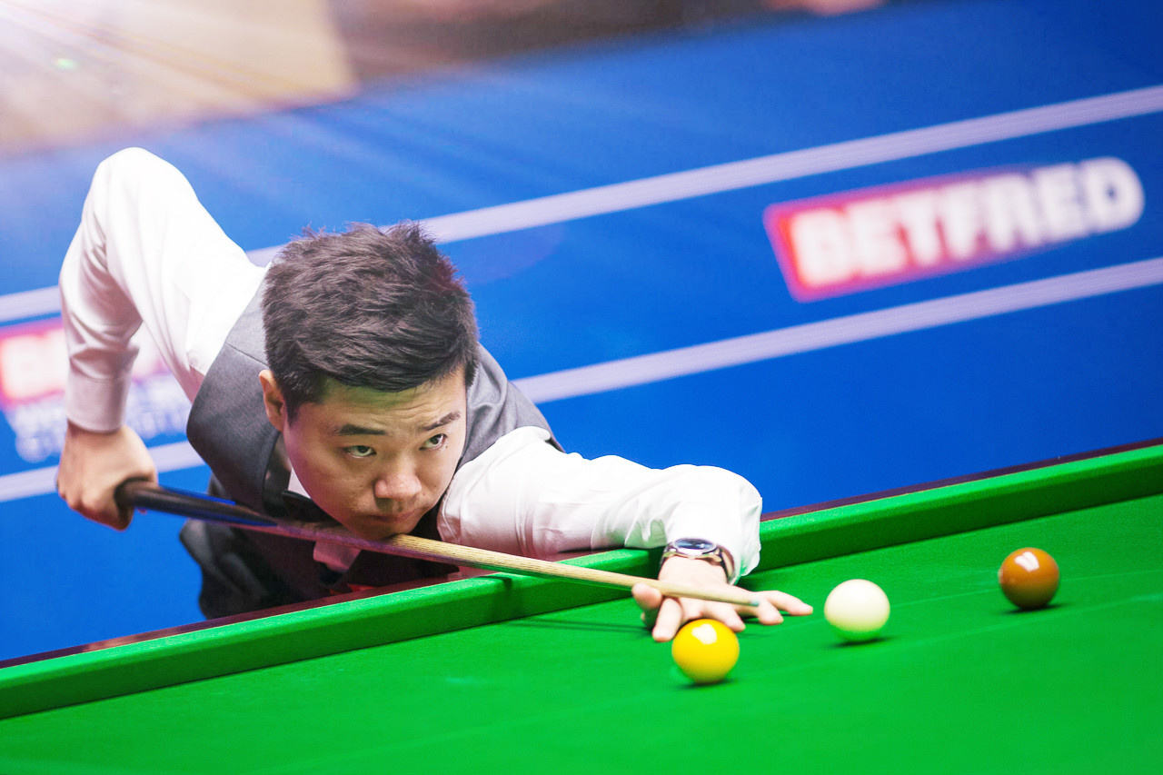 奥尔莫坐在 奥尔莫坐在