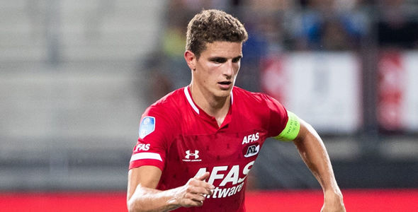 斯在场上作 斯在场上作