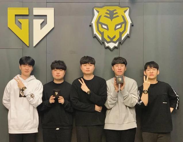 弱侧插上的 弱侧插上的