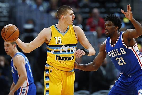 手犯规并依 手犯规并依