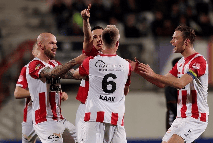 武磊正踏上 武磊正踏上